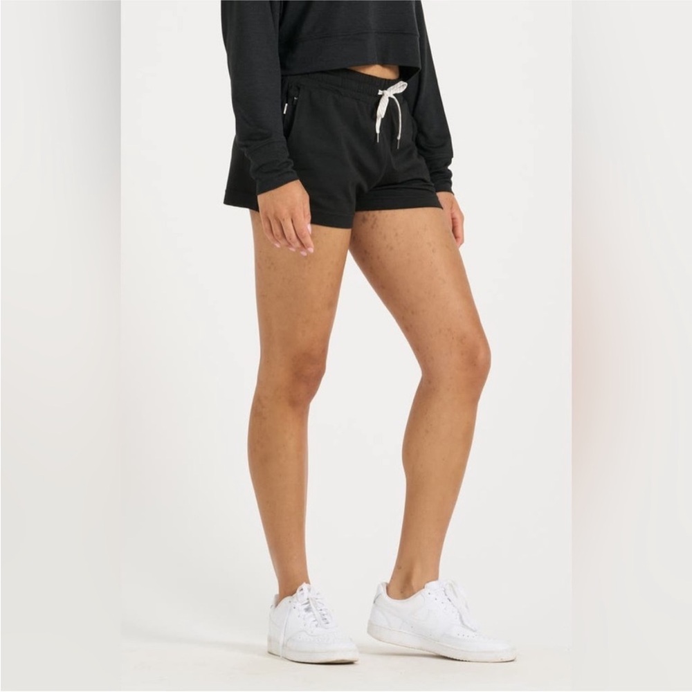 Vuori Halo Performance Shorts Size Medium